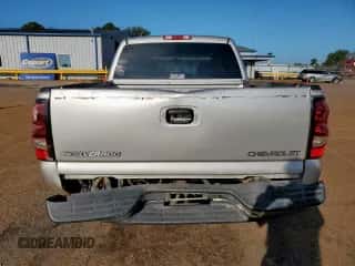 2005 Chevrolet Silverado 1500 LS z VIN 2GCEC13T051340351, wystawiony jako Copart lot #85701255 z przebiegiem 169 802 mil mil oraz Szkoda całkowita • Salvage title. Historia ofert i sprzedaży dostępna na DreamBid. Obrazek 6.