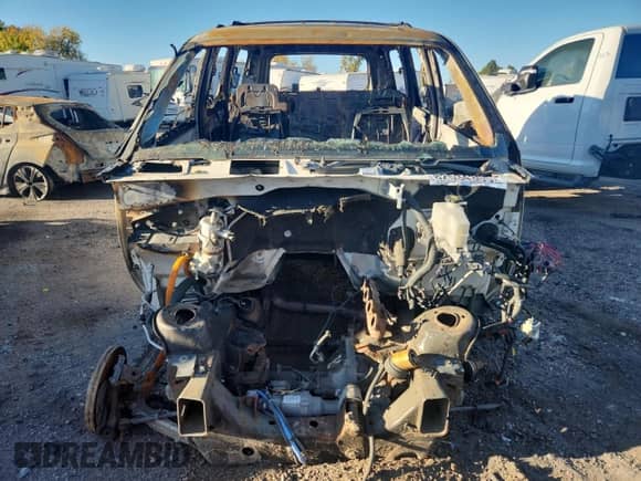 2009 Cadillac Escalade with VIN 1GYFK43519R128947, listed as a Copart auction lot 82534305 with Not provided miles and Non repairable. Bid and sale history available at DreamBid. Image 5.