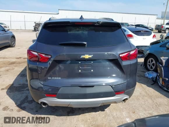 2022 Chevrolet Blazer LT z VIN 3GNKBCR4XNS215435, wystawiony jako IAAI lot #43177351 z przebiegiem 28 178 mil mil oraz . Historia ofert i sprzedaży dostępna na DreamBid. Obrazek 16.