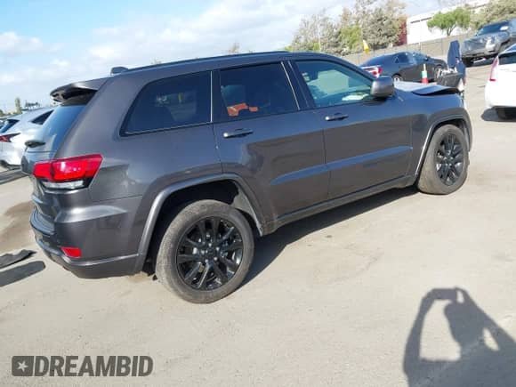 2018 Jeep Grand Cherokee Laredo E with VIN 1C4RJEAG9JC125219, listed as a IAAI auction lot 43438483 with 103,670 mi miles and . Bid and sale history available at DreamBid. Image 4.