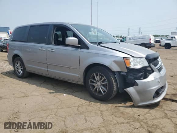 2015 Dodge Grand Caravan SE Plus with VIN 2C4RDGBG7FR685174, listed as a Copart auction lot 58898625 with 140,265 mi miles and Clean title. Bid and sale history available at DreamBid. Image 4.
