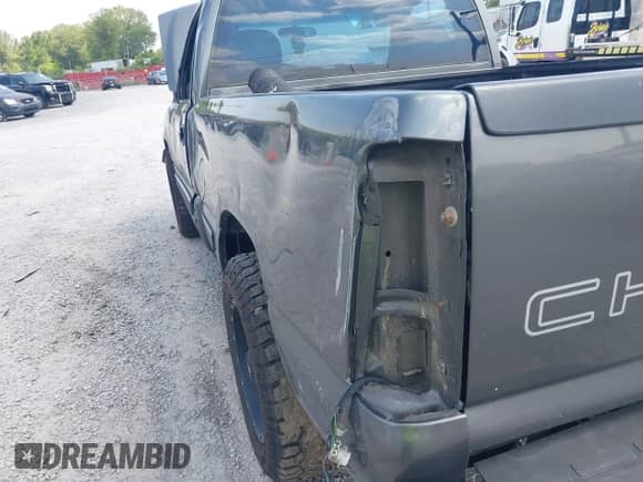 2000 Chevrolet Silverado 1500 LS with VIN 1GCEC14W3YZ303315, listed as a IAAI auction lot 42422748 with 274,514 mi miles and . Bid and sale history available at DreamBid. Image 13.
