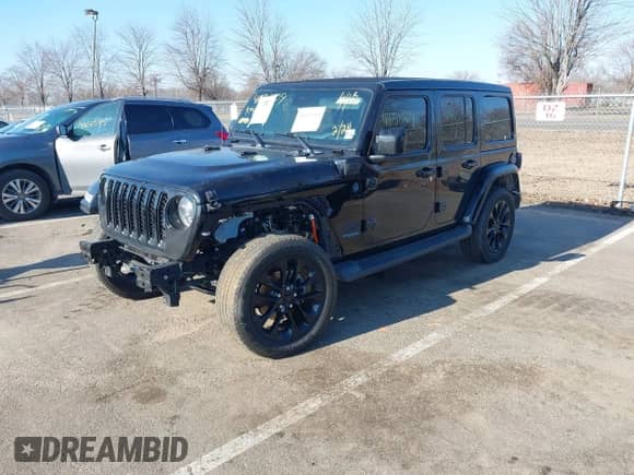 2021 Jeep Wrangler Unlimited Sahara z VIN 1C4JJXP62MW826470, wystawiony jako IAAI lot #41651709 z przebiegiem 44 677 mil mil oraz . Historia ofert i sprzedaży dostępna na DreamBid. Obrazek 18.