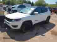 2019 Jeep Compass Altitude z VIN 3C4NJCBBXKT636725, wystawiony jako IAAI lot #43200549 z przebiegiem 99 713 mil mil oraz . Historia ofert i sprzedaży dostępna na DreamBid. Obrazek 2.