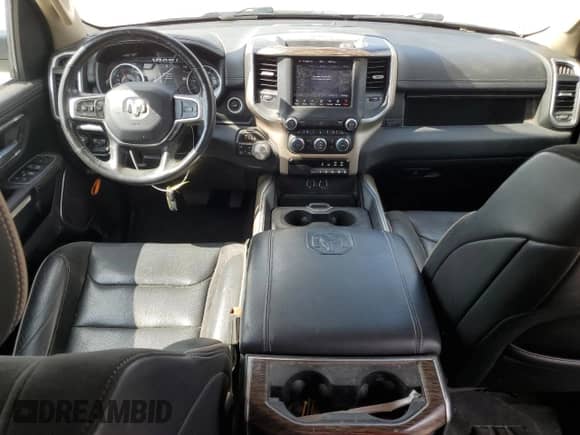 2020 Ram 1500 Laramie z VIN 1C6SRFJM6LN249842, wystawiony jako Copart lot #66712705 z przebiegiem 180 577 mil mil oraz Szkoda całkowita • Salvage title. Historia ofert i sprzedaży dostępna na DreamBid. Obrazek 8.