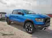 2024 Ram 1500 Rebel z VIN 1C6SRFLT2RN122227, wystawiony jako Copart lot #57086395 z przebiegiem 23 705 mil mil oraz Szkoda całkowita • Salvage title. Historia ofert i sprzedaży dostępna na DreamBid. Obrazek 4.
