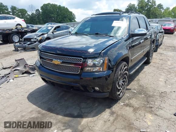 2013 Chevrolet Avalanche LTZ z VIN 3GNMCGE02DG337885, wystawiony jako IAAI lot #42890434 z przebiegiem 234 895 mil mil oraz . Historia ofert i sprzedaży dostępna na DreamBid. Obrazek 17.