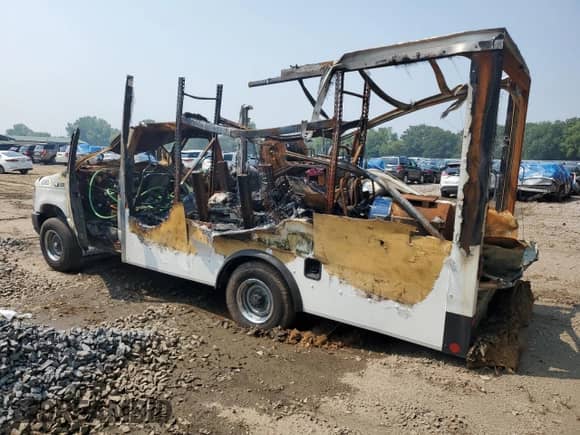 2023 Ford Econoline Cargo с VIN 1FDWE3FK7PDD02759, выставлен на аукционе Copart как лот 66706025 с пробегом Не указан миль и Списание • Salvage title. История ставок и продаж доступна на DreamBid. Изображение 2.