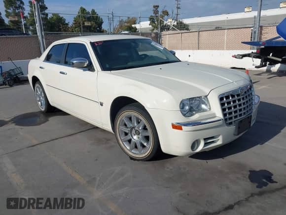 2007 Chrysler 300 C с VIN 2C3LA63H97H876106, выставлен на аукционе IAAI как лот 43526277 с пробегом 62 546 миль миль и . История ставок и продаж доступна на DreamBid. Изображение 1.