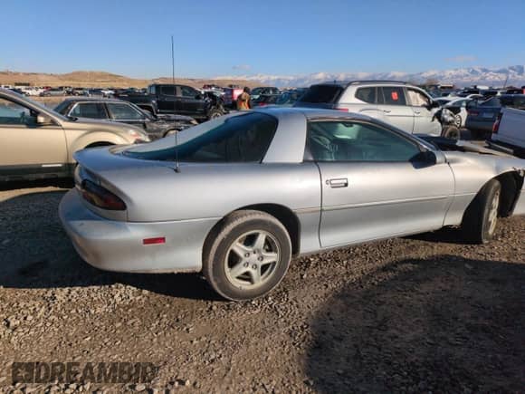 1999 Chevrolet Camaro z VIN 2G1FP22K0X2132712, wystawiony jako Copart lot #41699595 z przebiegiem 205 768 mil mil oraz Szkoda całkowita • Salvage title. Historia ofert i sprzedaży dostępna na DreamBid. Obrazek 3.