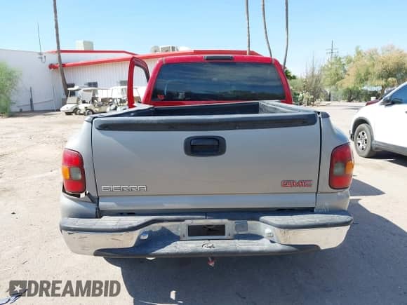 2005 GMC Sierra 1500 Work Truck z VIN 1GTEC14XX5Z187194, wystawiony jako IAAI lot #42644156 z przebiegiem 213 308 mil mil oraz . Historia ofert i sprzedaży dostępna na DreamBid. Obrazek 15.