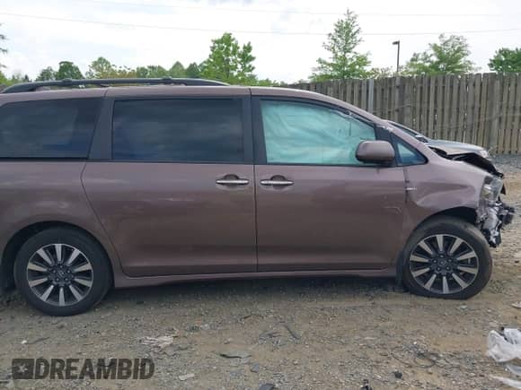 2019 Toyota Sienna LE with VIN 5TDJZ3DC3KS219602, listed as a IAAI auction lot 42162013 with 52,678 mi miles and . Bid and sale history available at DreamBid. Image 14.