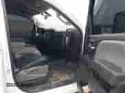 2017 Chevrolet Silverado 2500HD Work Truck z VIN 1GC1KUEG5HF222795, wystawiony jako IAAI lot #41717477 z przebiegiem 223 784 mil mil oraz . Historia ofert i sprzedaży dostępna na DreamBid. Obrazek 5.
