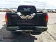 2002 GMC Sierra 1500 Denali z VIN 2GTFK69U021329107, wystawiony jako Copart lot #65479695 z przebiegiem 224 881 mil mil oraz Czysty tytuł • Clean title. Historia ofert i sprzedaży dostępna na DreamBid. Obrazek 6.