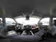 2013 Ram 1500 Big Horn z VIN 1C6RR7LT9DS557552, wystawiony jako IAAI lot #42472680 z przebiegiem 240 011 mil mil oraz . Historia ofert i sprzedaży dostępna na DreamBid. Obrazek 18.