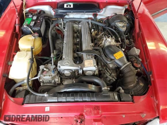 1985 Mercedes-Benz SL z VIN WDB1070421A025007, wystawiony jako Copart lot #45896865 z przebiegiem 104 247 mil mil oraz Czysty tytuł • Clean title. Historia ofert i sprzedaży dostępna na DreamBid. Obrazek 11.