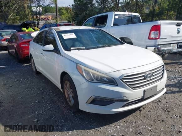 2015 Hyundai Sonata SE с VIN 5NPE24AF0FH002126, выставлен на аукционе IAAI как лот 43404053 с пробегом 300 771 миль миль и . История ставок и продаж доступна на DreamBid. Изображение 1.