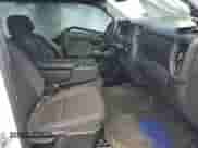 2020 Chevrolet Silverado 1500 LT z VIN 1GCPWCED5LZ167352, wystawiony jako Copart lot #69733335 z przebiegiem 153 436 mil mil oraz Szkoda całkowita • Salvage title. Historia ofert i sprzedaży dostępna na DreamBid. Obrazek 7.
