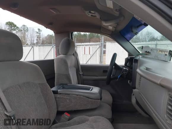 1999 Chevrolet Silverado 1500 LS z VIN 1GCEK14T4XZ200041, wystawiony jako IAAI lot #41475530 z przebiegiem 228 939 mil mil oraz . Historia ofert i sprzedaży dostępna na DreamBid. Obrazek 8.