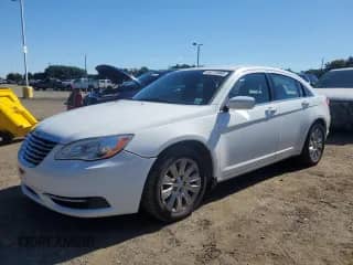 2014 Chrysler 200 LX с VIN 1C3CCBAB9EN170369, выставлен на аукционе Copart как лот 84772685 с пробегом 103 406 миль миль и Списание • Salvage title. История ставок и продаж доступна на DreamBid. Изображение 1.