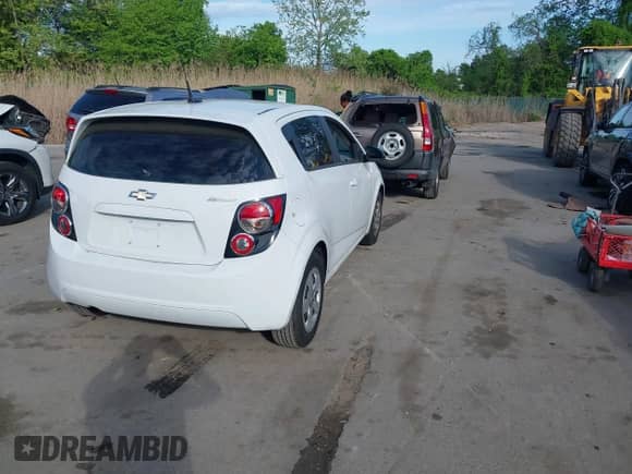 2013 Chevrolet Sonic LS с VIN 1G1JA6SH8D4130347, выставлен на аукционе IAAI как лот 42146150 с пробегом 144 120 миль миль и . История ставок и продаж доступна на DreamBid. Изображение 4.