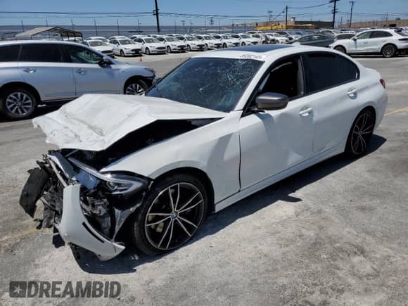 2020 BMW 3 Series M340i z VIN 3MW5U7J09L8B26303, wystawiony jako Copart lot #59202145 z przebiegiem 75 606 mil mil oraz Szkoda całkowita • Salvage title. Historia ofert i sprzedaży dostępna na DreamBid. Obrazek 1.
