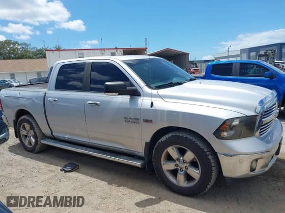 2016 Ram 1500 Lone Star z VIN 1C6RR6LT3GS145898, wystawiony jako IAAI lot #42258612 z przebiegiem 103 794 mil mil oraz . Historia ofert i sprzedaży dostępna na DreamBid. Obrazek 13.