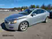2013 Volvo S60 T6 R-Design Platinum с VIN YV1902FH1D2230439, выставлен на аукционе Copart как лот 85838645 с пробегом 62 484 миль миль и Списание • Salvage title. История ставок и продаж доступна на DreamBid. Изображение 1.