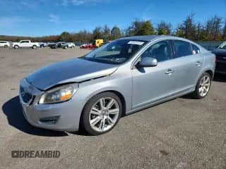 2013 Volvo S60 T6 R-Design Platinum with VIN YV1902FH1D2230439, listed as a Copart auction lot 85838645 with 62,484 mi miles and Salvage title. Bid and sale history available at DreamBid. Image 1.