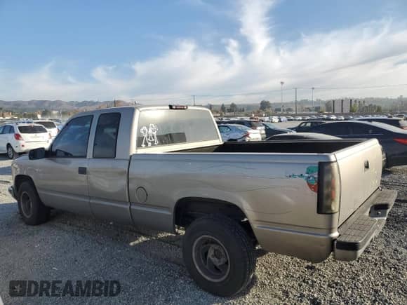 1999 Chevrolet Silverado 1500 z VIN 1GCEC19R7XR109646, wystawiony jako Copart lot #82349504 z przebiegiem 276 035 mil mil oraz Szkoda całkowita • Salvage title. Historia ofert i sprzedaży dostępna na DreamBid. Obrazek 2.