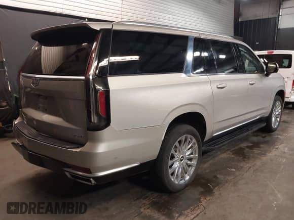 2022 Cadillac Escalade ESV с VIN 1GYS4KKT1NR220003, выставлен на аукционе IAAI как лот 42319143 с пробегом 30 433 миль миль и . История ставок и продаж доступна на DreamBid. Изображение 4.