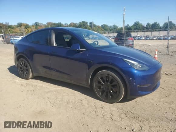 2022 Tesla Model Y Long Range with VIN 7SAYGDEE8NF514801, listed as a Copart auction lot 86123585 with 28,230 mi miles and Salvage title. Bid and sale history available at DreamBid. Image 4.