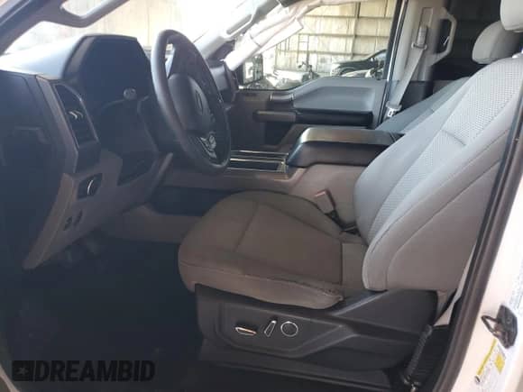 2018 Ford F-150 XLT z VIN 1FTEW1EGXJKE75905, wystawiony jako Copart lot #89911635 z przebiegiem Nie podano mil oraz Szkoda całkowita • Salvage title. Historia ofert i sprzedaży dostępna na DreamBid. Obrazek 7.