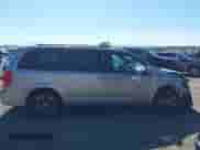 2019 Dodge Grand Caravan SE z VIN 2C4RDGBG3KR531295, wystawiony jako IAAI lot #42443507 z przebiegiem 96 102 mil mil oraz . Historia ofert i sprzedaży dostępna na DreamBid. Obrazek 13.