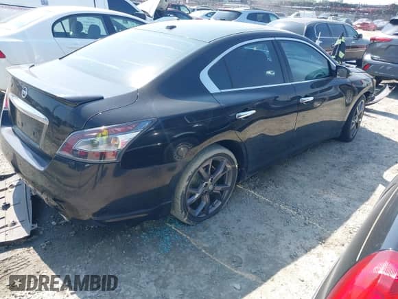 2013 Nissan Maxima SV z VIN 1N4AA5AP9DC813583, wystawiony jako IAAI lot #42782110 z przebiegiem 159 876 mil mil oraz . Historia ofert i sprzedaży dostępna na DreamBid. Obrazek 4.