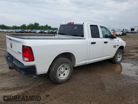 2023 Ram 1500 Tradesman z VIN 1C6RR7FT2PS537210, wystawiony jako Copart lot #56388985 z przebiegiem 62 140 mil mil oraz Czysty tytuł • Clean title. Historia ofert i sprzedaży dostępna na DreamBid. Obrazek 3.