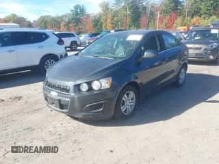2015 Chevrolet Sonic LT с VIN 1G1JC5SH0F4163799, выставлен на аукционе IAAI как лот 43443981 с пробегом 152 776 миль миль и . История ставок и продаж доступна на DreamBid. Изображение 2.