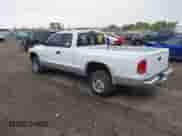 1998 Dodge Dakota SLT z VIN 1B7GG22Y0WS579450, wystawiony jako IAAI lot #43088532 z przebiegiem 279 555 mil mil oraz . Historia ofert i sprzedaży dostępna na DreamBid. Obrazek 3.