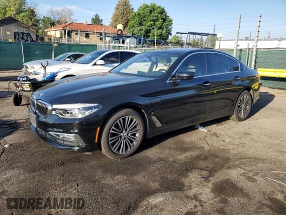2018 BMW 5 Series 530e xDrive с VIN WBAJB1C59JB374542, выставлен на аукционе Copart как лот 65438195 с пробегом 15 529 миль миль и Списание • Salvage title. История ставок и продаж доступна на DreamBid. Изображение 1.