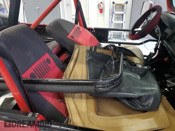 1989 Jeep Wrangler с VIN 2J4FY59T4KJ154676, выставлен на аукционе Copart как лот 44596925 с пробегом 1 100 миль миль и Списание • Salvage title. История ставок и продаж доступна на DreamBid. Изображение 11.