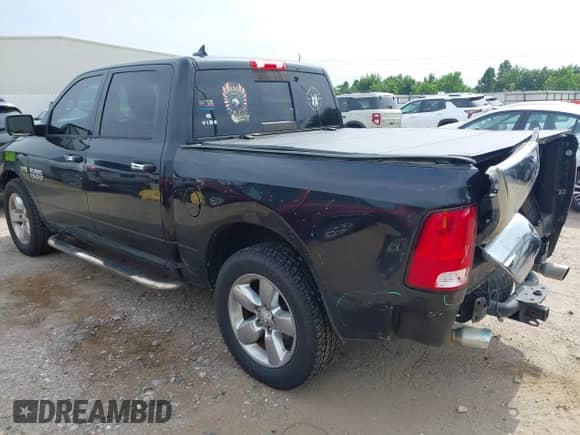 2017 Ram 1500 Big Horn z VIN 1C6RR6LT6HS524623, wystawiony jako IAAI lot #42869269 z przebiegiem 188 650 mil mil oraz . Historia ofert i sprzedaży dostępna na DreamBid. Obrazek 3.