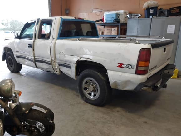 2000 Chevrolet Silverado 1500 LS с VIN 2GCEK19T0Y1307915, выставлен на аукционе IAAI как лот 41386810 с пробегом 358 928 миль миль и . История ставок и продаж доступна на DreamBid. Изображение 2.