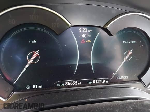 2019 BMW 5 Series 540i xDrive z VIN WBAJE7C51KWW10587, wystawiony jako IAAI lot #41838935 z przebiegiem 85 655 mil mil oraz . Historia ofert i sprzedaży dostępna na DreamBid. Obrazek 7.