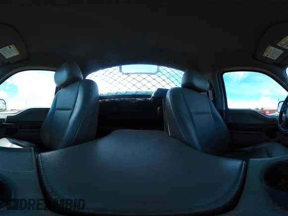 2018 Ford F-150 XL z VIN 1FTMF1CB9JKE60749, wystawiony jako IAAI lot #43389724 z przebiegiem 30 648 mil mil oraz . Historia ofert i sprzedaży dostępna na DreamBid. Obrazek 17.