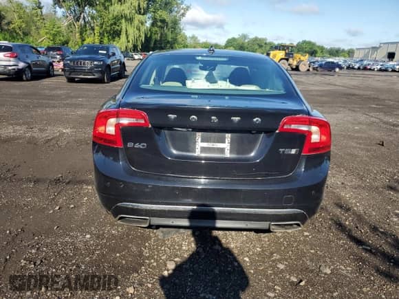 2017 Volvo S60 Inscription с VIN LYV402TK8HB141665, выставлен на аукционе Copart как лот 64806615 с пробегом Не указан миль и Списание • Salvage title. История ставок и продаж доступна на DreamBid. Изображение 6.