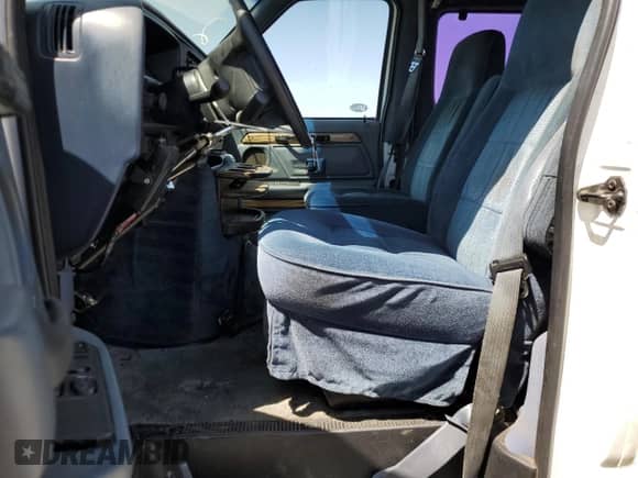 1996 Ford Econoline Cargo с VIN 1FDFE24HXTHB17741, выставлен на аукционе Copart как лот 66700295 с пробегом 212 681 миль миль и Списание • Salvage title. История ставок и продаж доступна на DreamBid. Изображение 7.