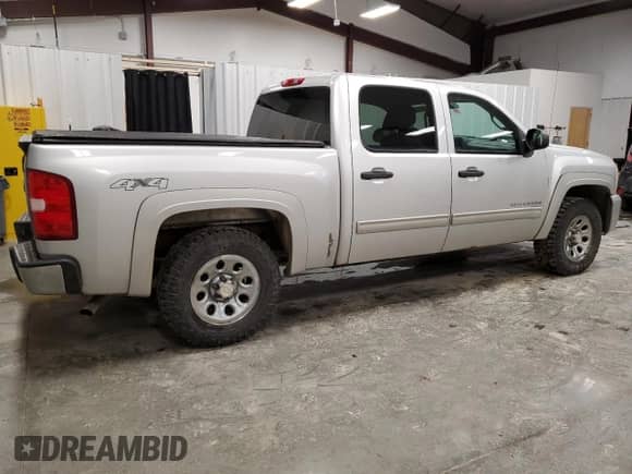 2011 Chevrolet Silverado 1500 LT z VIN 3GCPKSEA7BG284165, wystawiony jako Copart lot #50710955 z przebiegiem 197 874 mil mil oraz Szkoda całkowita • Salvage title. Historia ofert i sprzedaży dostępna na DreamBid. Obrazek 3.