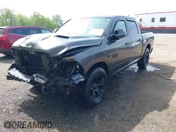 2017 Ram 1500 Sport z VIN 1C6RR7MT3HS670157, wystawiony jako IAAI lot #42028799 z przebiegiem 142 555 mil mil oraz . Historia ofert i sprzedaży dostępna na DreamBid. Obrazek 17.