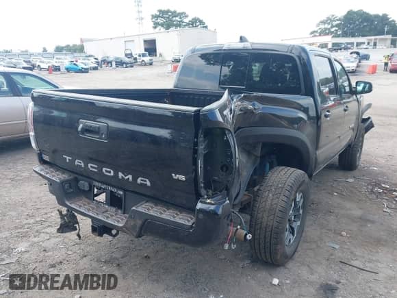 2021 Toyota Tacoma SR с VIN 5TFCZ5AN3MX268371, выставлен на аукционе IAAI как лот 43235555 с пробегом 51 763 миль миль и . История ставок и продаж доступна на DreamBid. Изображение 4.