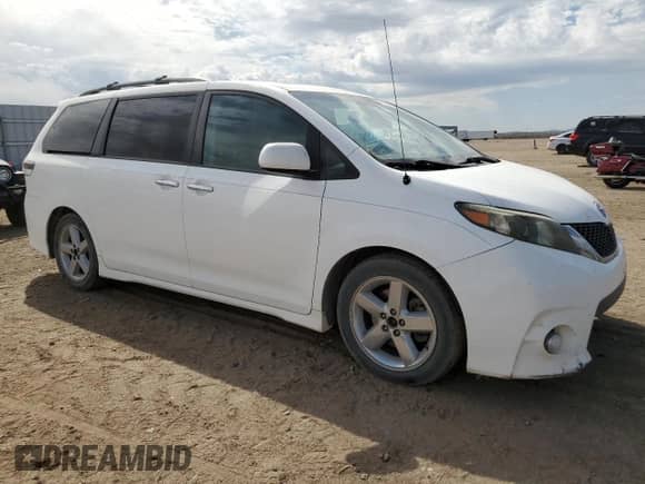 2013 Toyota Sienna SE with VIN 5TDXK3DC6DS364313, listed as a Copart auction lot 70133915 with 209,148 mi miles and Salvage title. Bid and sale history available at DreamBid. Image 4.